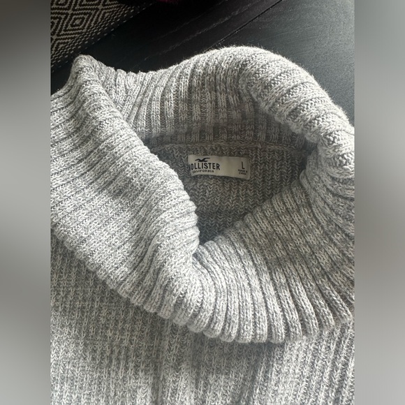 Hollister turtleneck - Picture 2 of 2